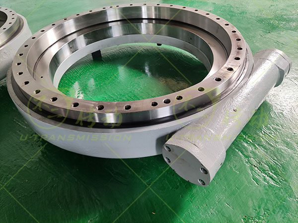 Couronne d’orientation à vis sans fin sur-mesure WEA25